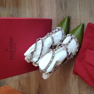 AUTHENTIC Valentino Garavani Signature Rockstud heels  size 39 made in Italy